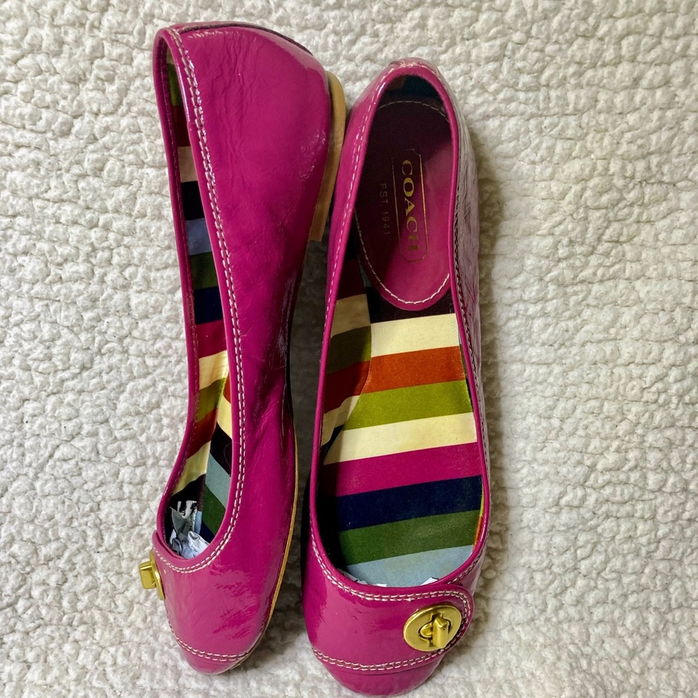 EUC COACH F2370 NOEL MAGENTA TURNLOCK FLATS 🥿 - Picture 12 of 12